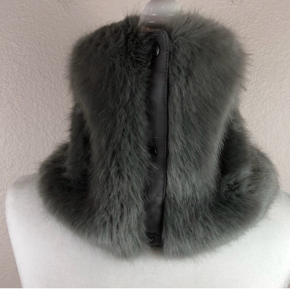Banana Republic Faux Fur Neck Warmer - Picture 8 of 8